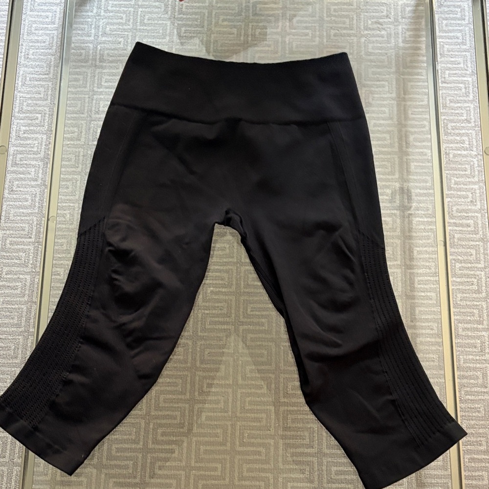 Lululemon Compression Like Black Cropped Leggings. - image 5